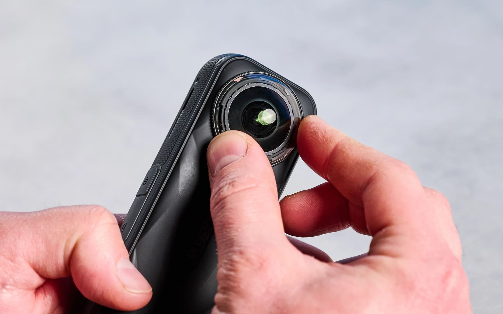 Сменная линза Insta360 X5 крупным планом