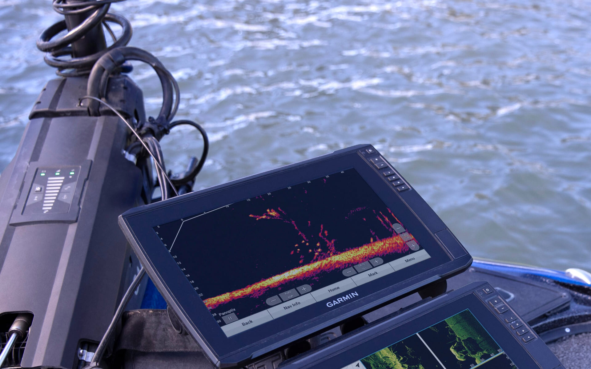 Живой сонар LiveScope на экране картплоттера
