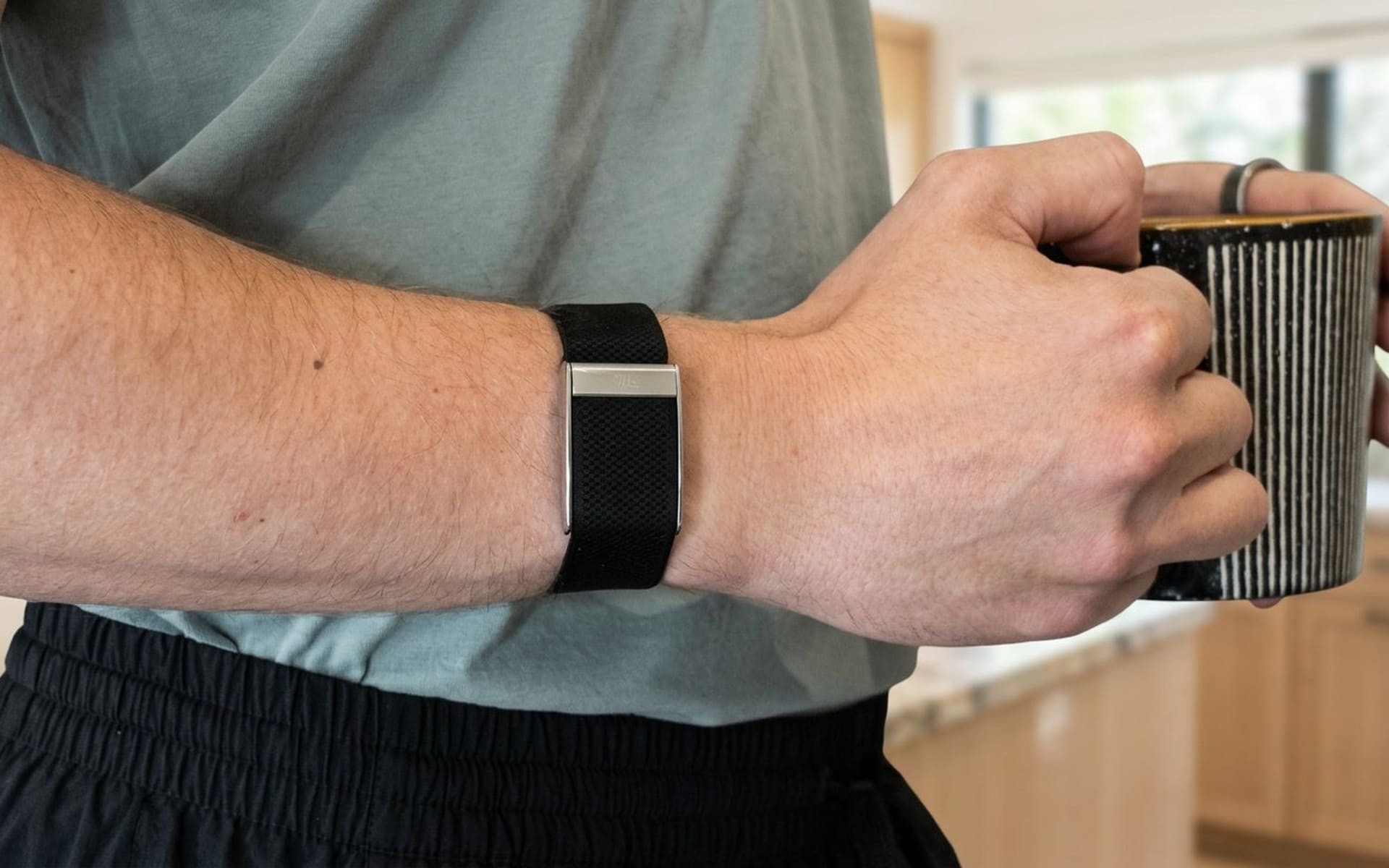 Браслет WHOOP 5.0 на руке